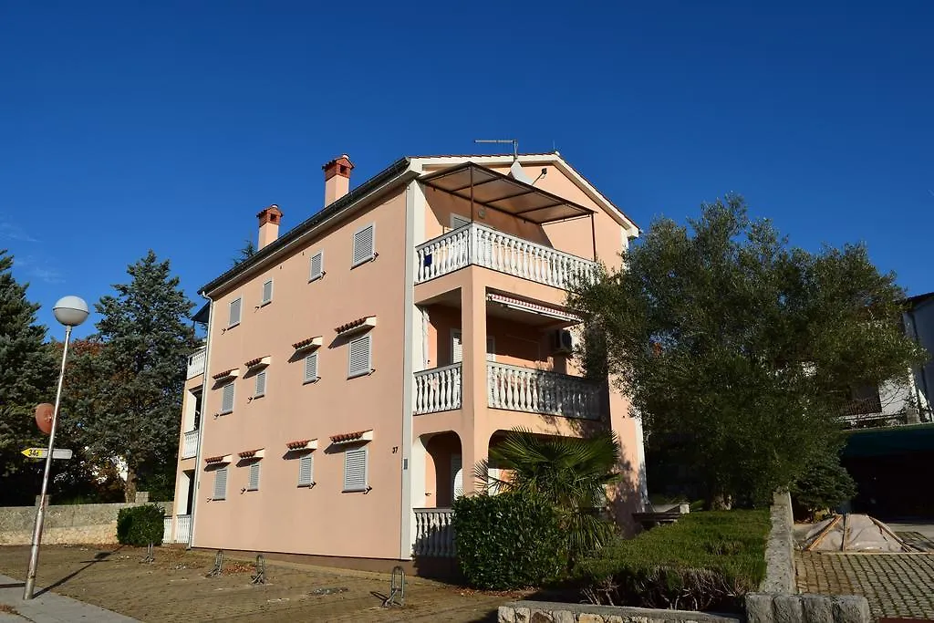 Apartment Valter Malinska 0*,  Croatia